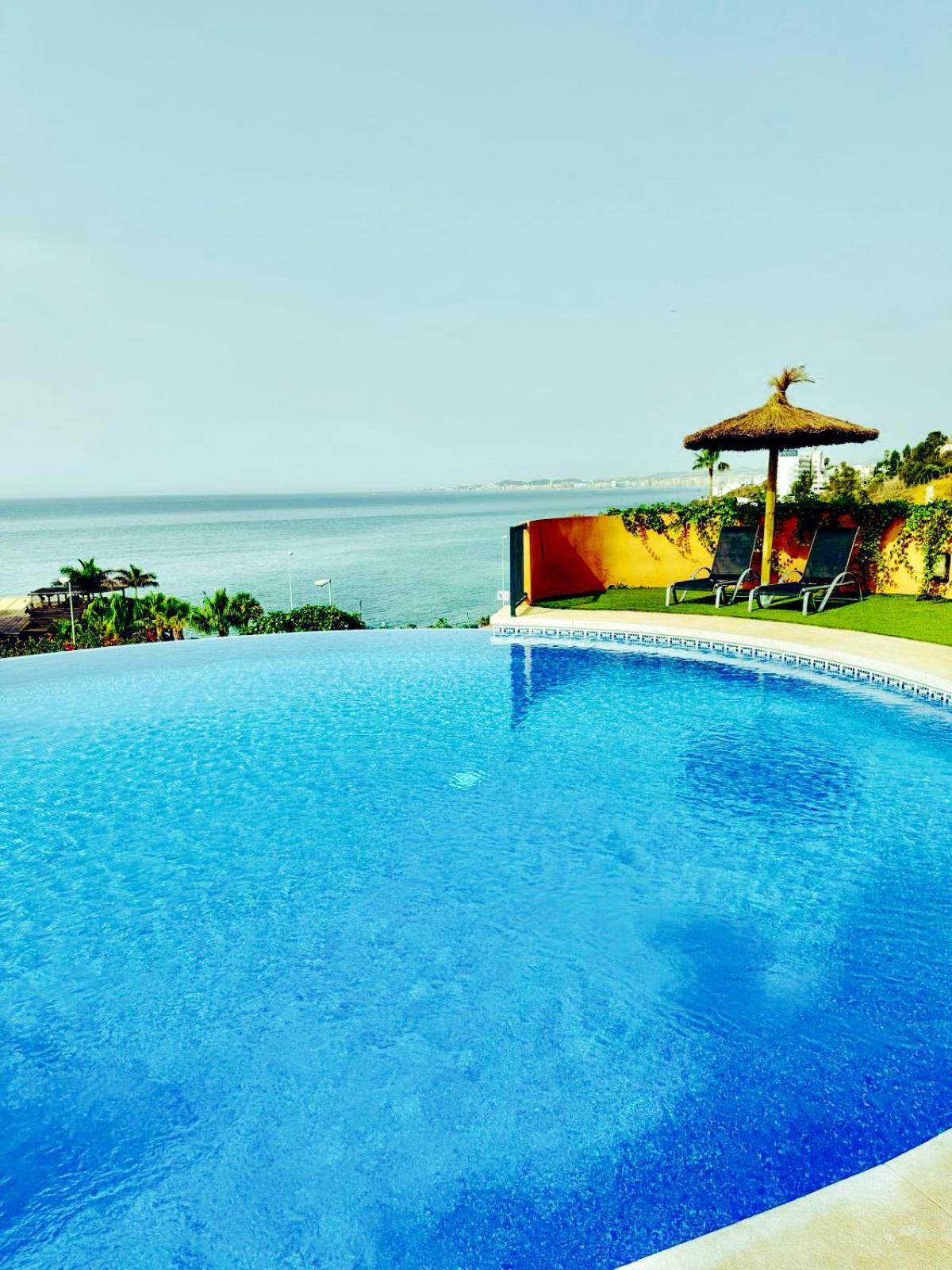 Sunny House At The Beach Infinity Pool Shared Benalmadena Exterior photo